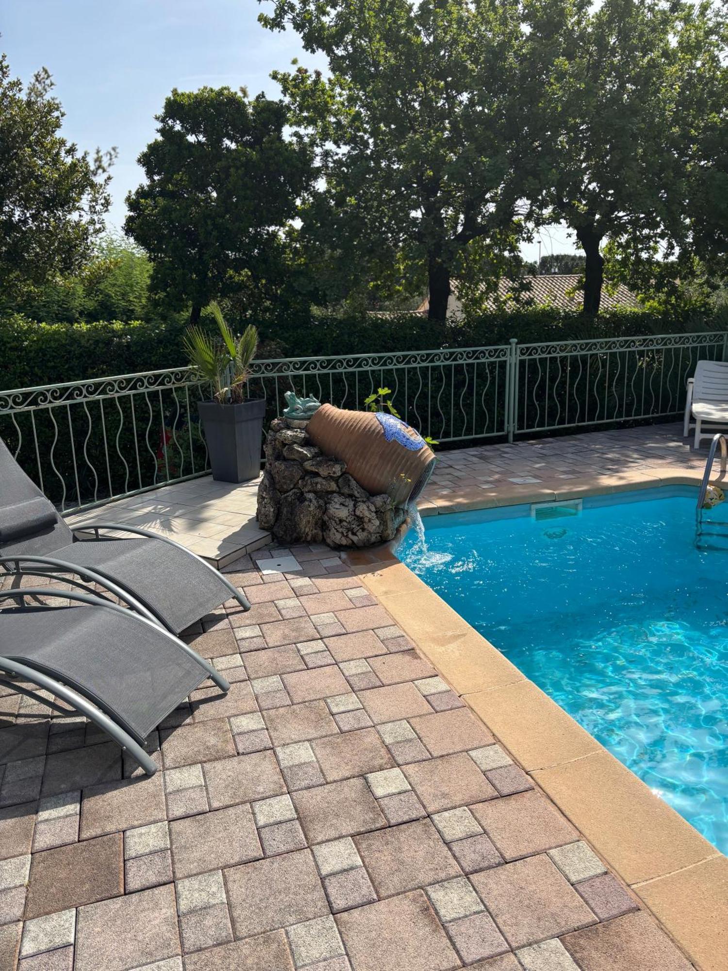 La Cigaliere 1 Charmant T1 Bis Avec Terrasse Dans Villa Sollies-Ville Eksteriør bilde